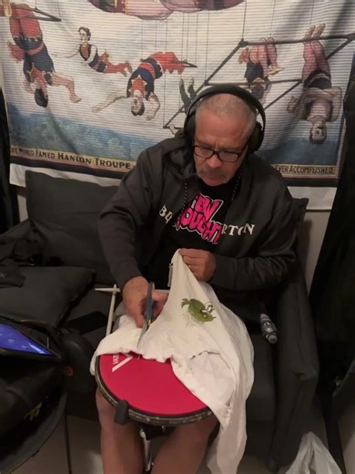 Smelly getting creative backstage on the Final Tour