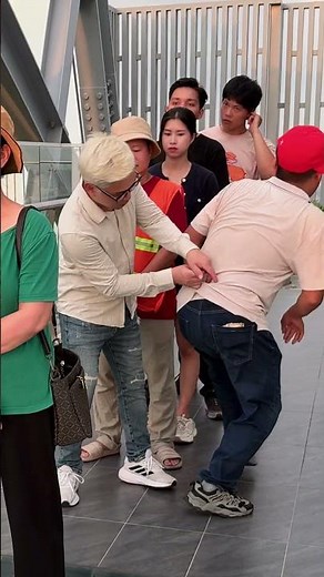 HK- blind spots of youth - [HUGO KINDNESS] #hugokindness #respect #shorts