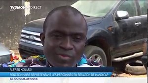 🇨🇮 Côte d'Ivoire : Un véhicule 100% adapté aux personnes handicapées, c'est l'invention de Nounho Koné. Ce mécanicien de Yopougon a changé la vie d'Alfred. Il nous raconte 👇 | TV5MONDE Afrique