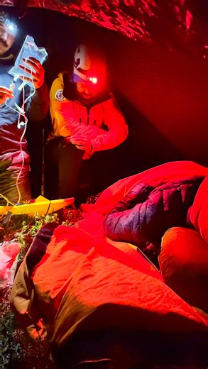 SAR Corpsman on Instagram: "SAR SUNDAY!! SMTs and AWSs from @whidbeysar conducting prolonged field care training in the PNW. After ground searches over 4th class terrain while working with @snohomish_county_sar @snocohrt and @usaaadytc , teams had to sit on a patient for 24 hours. All while practicing field expedient amputations, finger thoracostomy and extensive monitoring. Patients were then moved over terrain using twin tension rope systems. #searchandrescue #sarmedtech #rescueswimmer #sar #n