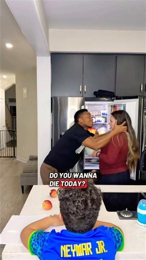 How many Apple does Tom have left?🤦🏽‍♂️.I’m done at this Point😬#parent #tutor #math #homework