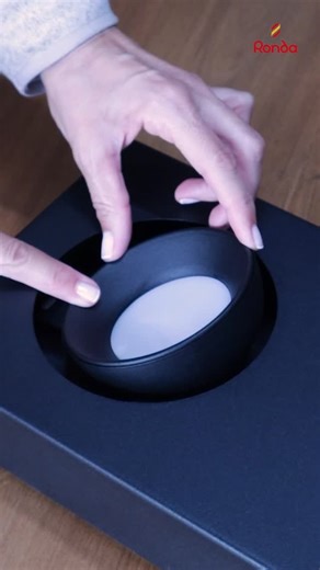 Nuevos Plafones Lio ✨. Tienen un innovador sistema magnético de orientación de cabezales y además, son dimerizables por tecla smart o app, lo que te permite regular la intensidad de la iluminación. Ideales para livings, salas o comedores, renová la iluminación de todos tus espacios de una forma más inteligente. Esta línea fue distinguida con el sello de Buen Diseño Argentino 🇦🇷🏅 Contactanos por 📮 Inbox para más info! Mirá nuestro catálogo completo de productos en nuestra web 💡 Link en bio �