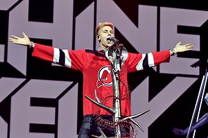 Machine Gun Kelly Destroys Fan's Autograph After Signing It