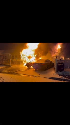 🔥 Tis’ the season of jobs! Long Beach, NY 🎥 Credit to: local.buff2344 on IG #fire #firedepartment #firefighter #firefighters #TailboardLeadership #fireman #firemen #workingfire | Tailboard Leadership