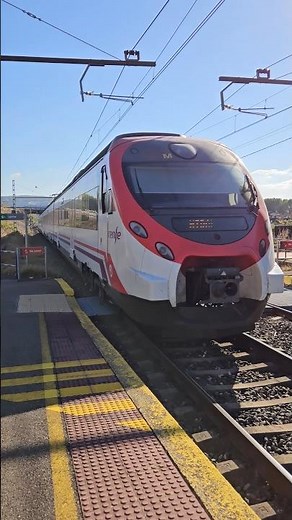 Tren Renfe Civia 465 infiltrado en el REG.EXP. Zaragoza-Miranda Saliendo de La Puebla de Arganzon.