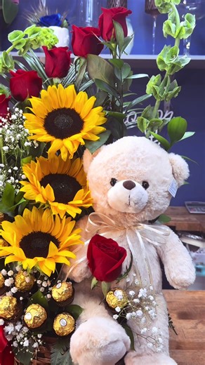 ¿Quieres aprender hacer arreglos florales? Este tutoríal es para ti. #aprendeentiktok #aprendeyemprende #tutorial #arreglosflorales #freshflowers #paratiii #diseñandoconblanca