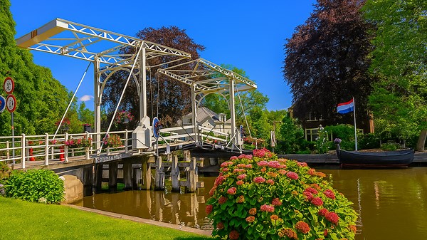 Cinematic Walk Through Vreeland: Discover This Charming Dutch Village by the Vecht River