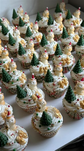 Working on these adorable Christmas candles for @nabicatcafe, and you can make these cute candles too! Start with the basics of creating stunning candles! Our online workshops will pause until 2026, but the Two-Day SOC dessert candle making Zoom class - Pre-recorded copy is available for purchase! You'll receive the link for the live, recorded video, tutorial PDFs, an ingredient list, a vendor list, and email support for any questions related to this class. 🎂 Two-tiered cake candle (thin cream 