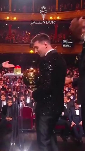 ⚽️✨ When the 2021 Ballon d'Or Lionel Messi illuminated the Eiffel Tower #ballondor | Ballon d'Or