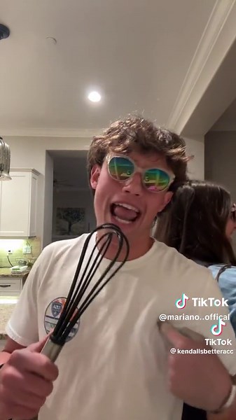 mariano (online) (@mariano..offical)’s videos with original sound - mariano (online)