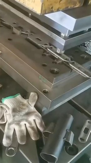 Comment utiliser la machine d'estampage de garde - corps, conseils d'entretien, fabricant