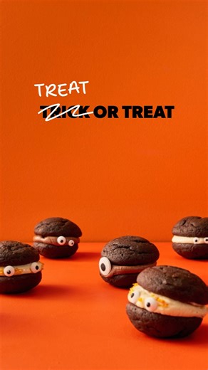 We're all about the treats at Halloween! We hope everyone has a safe and sweet time tonight. What did you carry when you went trick-or-treating? Were you Team Pillowcase or Team Bucket? Share below! 🎃 Recipe: https://bit.ly/3Kzk1gO | Redpath Sugar