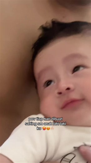 Anakk mamaa hei hei mama salting mulu nih 😍🤏🏻 #anaklakilaki #babyboy #bayigemes #bayigantengku #bayitiktok