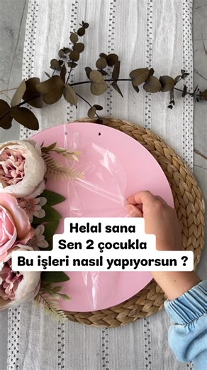 Züleyha Yağan on Instagram: "Görünenler toz pembe reelsin sonu gerçekler 🫣🥰 Ela için harika bir set hazırladık yorumlarınız bekliyoruz 🥰😍 #reels #plexiglass #plexi #pleksikapısüsü #kapisüsü #epoksimagnet #hediyelikmagnet #epoksimagnethediyelik #kolonyahediyelik #hediyelikkolonya #çikolatakutusu #madlencikolata #bebekyastığı #takiyastigi #magnet #reelsvideo❤️ #reelsindiaofficial #reelsviralfb #keşfetteyiz #viral #viralvideos #viralreels❤️ #dağıtmalık #beniönecikart"