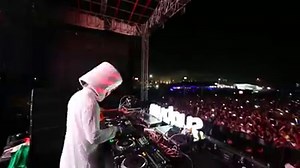 Culture is such a beautiful thing. Its a blessing to be able to travel the world and meet people from such beautiful countries and backgrounds. Even better is when you surprise them with some bollywood bangers! Thank you India, see you all in Mumbai tonight | marshmello