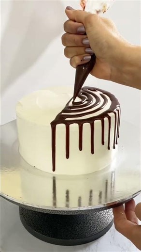 Delicious 😋 chocolate drip birthday cake #shorts #cake #youtubeshorts | Hafsi Cake