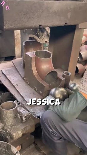 Karen Demands VIP Table at Restaurant - Full Story