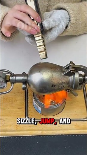 He Tried Cooking Rice in a Vintage Popcorn Machine — The Results Are Shocking! 🍚🔥 #shorts #diy l