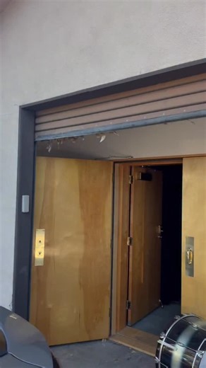 ALIEN ANT FARM on Instagram: "⚠️SORRY WE'VE BEEN MIA BUT WE ARE IN THE STUDIO COOKING UP A NEW RECORD WITH THE @judgeandjuryofficial TEAM AND CONTEMPLATING COBB SALAD ENERGY WITH @neil_threedaysgrace #alienantfarm #newmusic #cobbsalad #fyp"