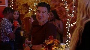 Watch 'Saved By the Bell' Teaser Unite Mario Lopez, Elizabeth Berkley