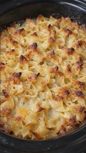 🧀 Slow Cooker Creamy Chicken Noodle Casserole