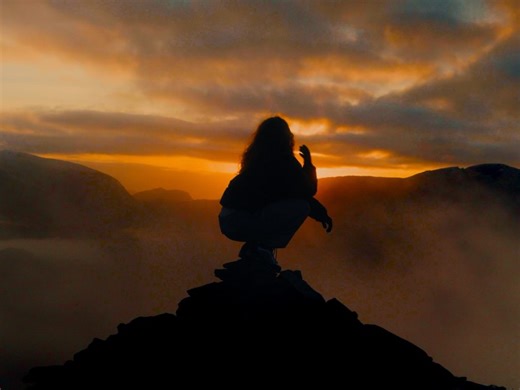 Laura Kirkpatrick | frames from Christmas in the North 🫶🏽 hiked fleetwith pike for sunset, had a delightful Christmas dinner, stared out the window, did some... | Instagram