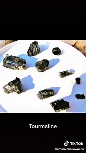 #emeraldhollowmine #nc #northcarolina #hiddenite #crystals #gemmining #travel #gemmine #emerald