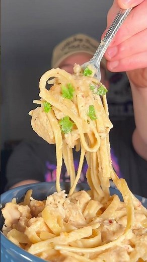 Easy Crockpot Chicken Alfredo!