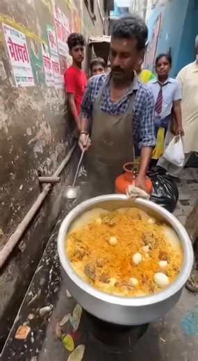 the first street food is biryani and the second is big roti. #indianstreetfood #rice #FoodieFails #streetfood #bigroti