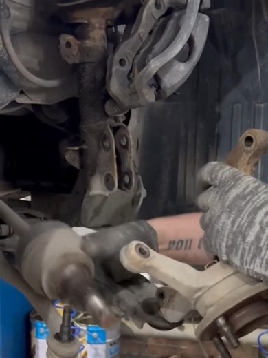 Remove front wheel hub_ Replace front wheel bearing _mechanic _carparts _suspension _wheelbearing