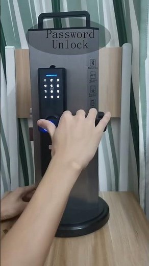 serrure intelligente code empreinte et carte