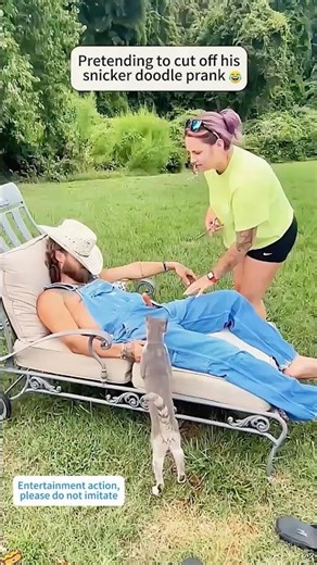 Pretending to cut off his snicker doodle prank 😂😂😂#usa #funny #funnyprank #youtube #funnyvideo