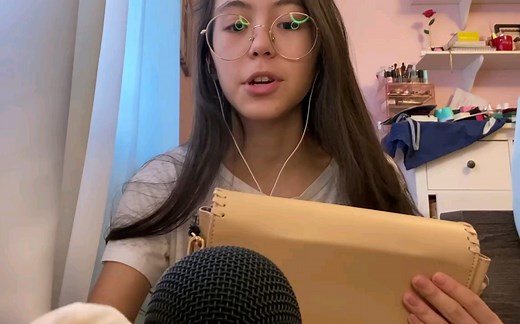 （tiptoe tingles）小姐姐各种皮质用品的快速敲击音。