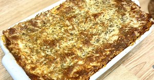 ‘The best lasagna is made with béchamel, not ricotta.’ Try it with this creamy recipe