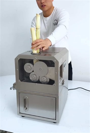 Built for commercial sugarcane juicing,high extraction rate,strong rollers,and stable continuous operation.#commercialjuicer #sugarcanejuice #sugarcanejuicemachine #juicer #juicebar