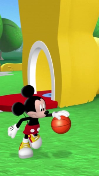Prueba a encestar la pelota con Mickey 🏀 | MICKEY MOUSE FUNHOUSE | ‪@DisneyJuniorES‬