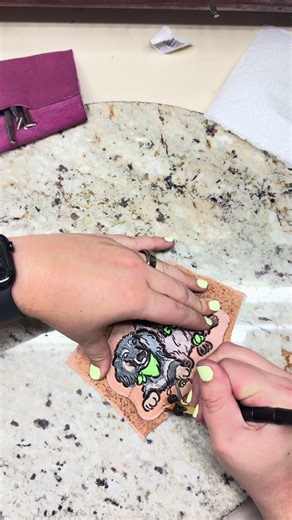 Mastering Leather Grooving Techniques in Leathercraft