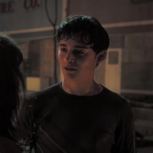 genuinely never gonna stop using the clip of him climbing up the ladder // #strangerthings #willbyers #willbyersedit #strangerthings5 #noahschnapp