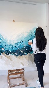 Riva has become one of my most enjoyable pieces to paint. With my studio by the beach, I’m always inspired by the calming energy, the motion of the waves, and the vibrant sunsets the ocean brings. This piece reflects the serenity and movement of those moments I get to experience here. Blending the soft tones of the sand with the bold hues of the beautiful shoreline. It really is so dreamy, Riva you are special 🌊 . . . . #abstractart #abstractexpressionism #contemporaryart #modernart #melbournea