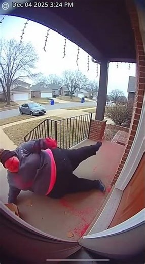Crimson Powder Bomb Karma! Porch Pirate Caught on Ring Doorbell