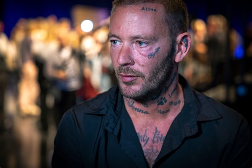 Joakim Lundell fick barndomsminnena när han var 31