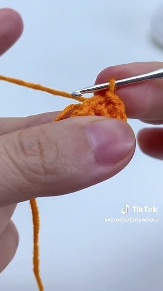 So Easy Crochet Duck's beak #crochetduck #crochetanywhere #crochetersoftiktok #crochetducklingkeycover