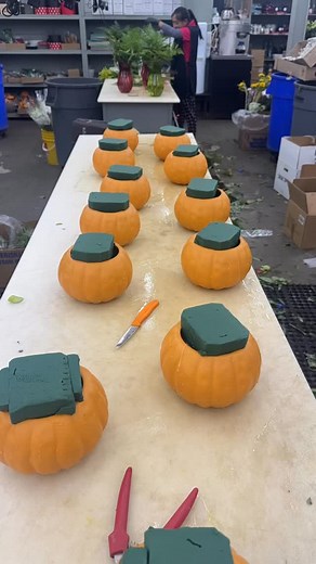 1.1K reactions · 58 shares | And you thought pumpkin spice season was almost over. Watch our design table prove otherwise as a whole batch comes to life. ✨ #PumpkinSpice #FallFavorites #BTS #FallFlowers | Kuhn Flowers | Facebook