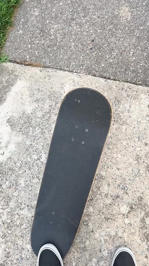 Easy Way to Kickflip Tutorial for Skateboard Beginners