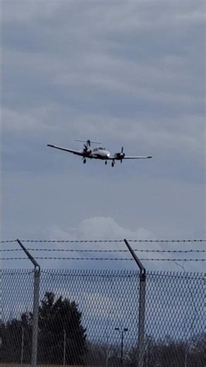 Piper PA-44 Seminole arriving at Gaithursburg (N3020M) #piperpa44 #piperseminole #planesspotting