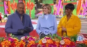 2.4K views · 1K reactions | Haven’t been able to film some Christmas content for you all凉懶 BUT!!! Please enjoy this performance from Philly’s 2021 thanksgiving day parade! More Christmas videos coming soon#camanthony #intothevisionverse #viral #fyp #christmas #reelsvideo | Cam Anthony | Facebook