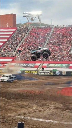 WILD CRASH! Excaliber Monster Truck Monster Jam World Finals!