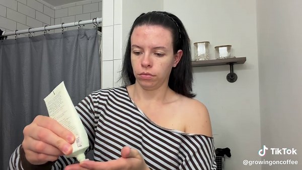 Here’s a quick, easy sun-kissed makeup look that I do as an oily acne prone skin girly. The full, in-depth tutorial will be in Sunday’s YouTube video. 🫶🏻 @Peach Slices @e.l.f. Cosmetics @loréal paris usa @Maybelline New York #grwm #easymakeup #acneproneskin #summermakeup #makeuptutorial