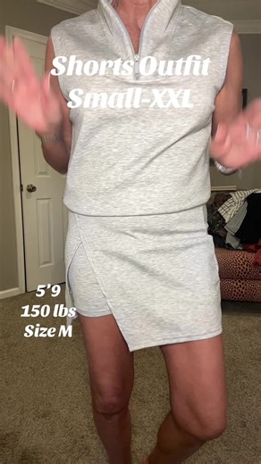 This two-piece short outfit is the cutest little short set I’ve seen. #shortset #shortsset #skortoutfit #2piecesetoutfit #2pieceset