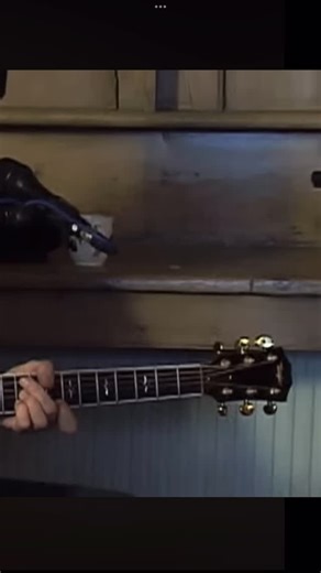 Live from Daryl’s House (simply known as Daryl’s House and often abbreviated as LFDH) is an online music series that debuted in the autumn of 2007. The show features singer-songwriter Daryl Hall performing with his band and various guest artists at his home in Millerton, New York. This session featuring Nick Lowe was filmed at Hall’s townhouse in London on June 15, 2008 🎥YouTube/Daryl Hall #darylhall #darylshouse #rockandroll #rockandrollmusic #classicrock #classicrockmusic #livemusic #liveforl